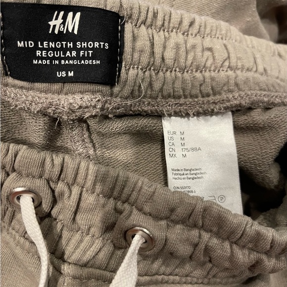 H&M men’s shorts - Picture 2 of 2